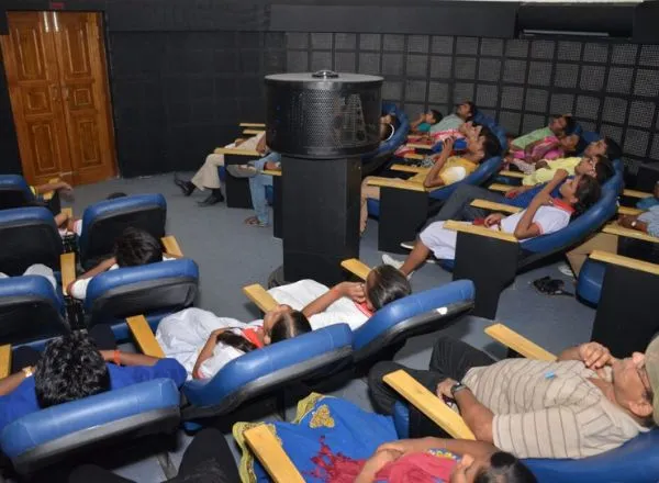 mobile-planetarium-show